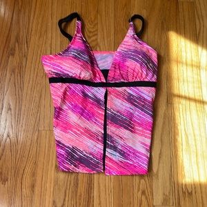 Women’s tankini swim top only.  Size XL. Like new